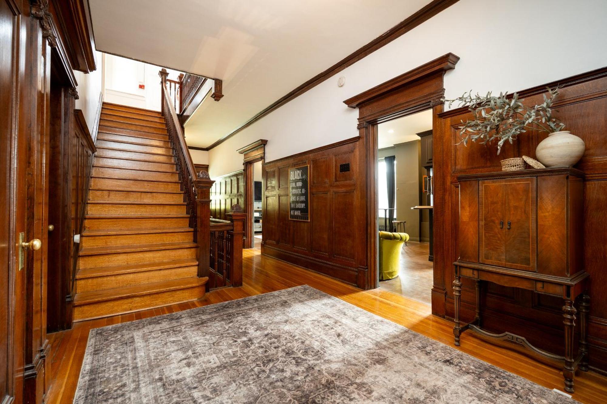 Bed and Breakfast No. 5 East à Winnipeg Extérieur photo