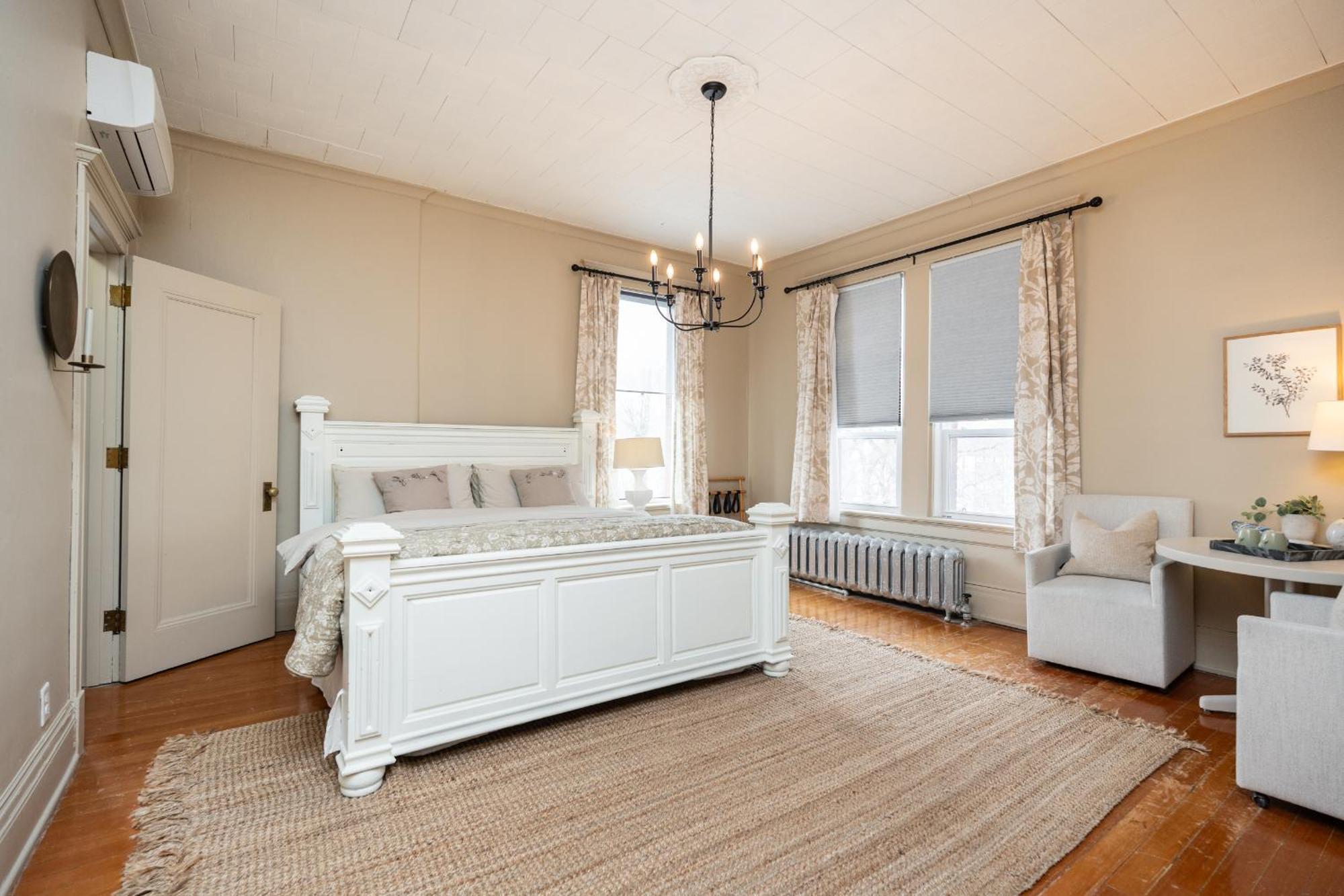 Bed and Breakfast No. 5 East à Winnipeg Extérieur photo