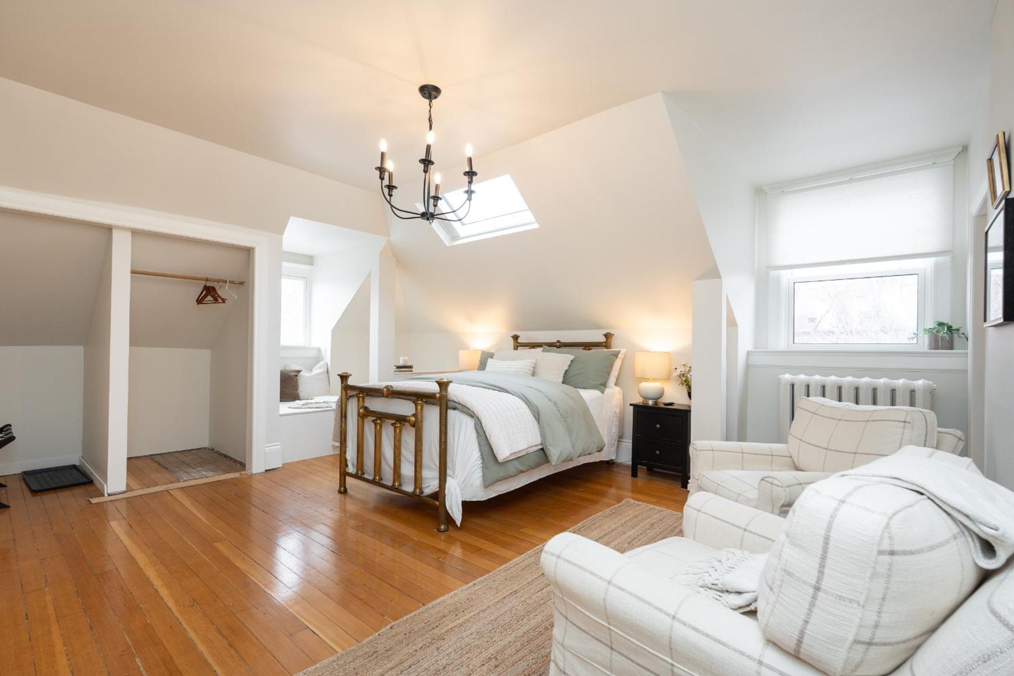 Bed and Breakfast No. 5 East à Winnipeg Extérieur photo