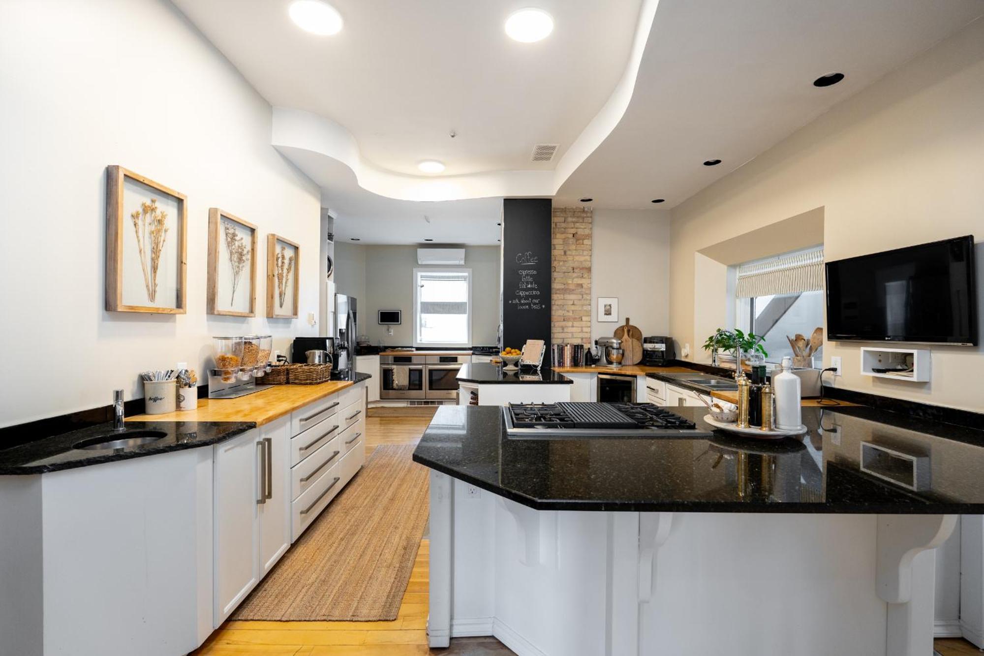 Bed and Breakfast No. 5 East à Winnipeg Extérieur photo